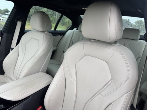 Used 2018 BMW 530e image 12