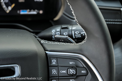 Used 2024 Jeep Grand Cherokee Limited w/ Luxury Tech Group II image 39