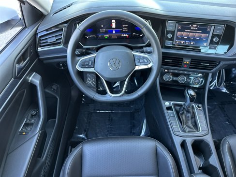 Used 2024 Volkswagen Jetta SE image 13