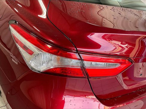 Used 2018 Toyota Camry LE image 33