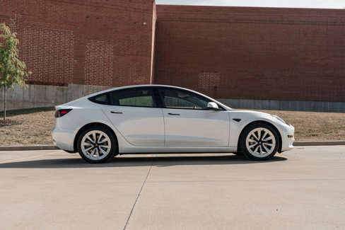 Used 2023 Tesla Model 3 Standard Range image 3