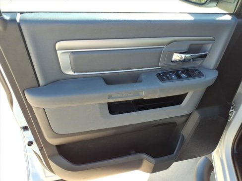 Used 2020 RAM 1500 Classic SLT image 19