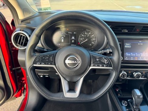 Used 2023 Nissan Kicks SV image 7