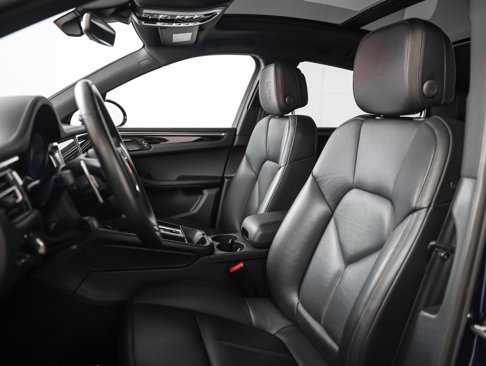 Certified 2024 Porsche Macan w/ Premium Plus Package image 5