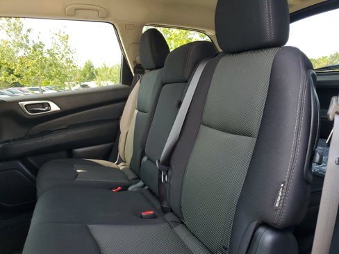 Used 2020 Nissan Pathfinder SV image 17