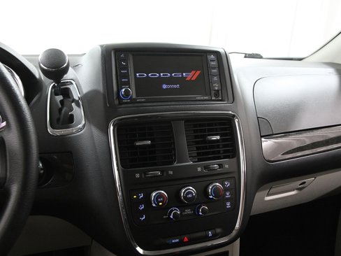 Used 2018 Dodge Grand Caravan SE image 9
