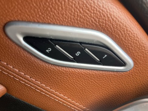 Used 2017 Maserati Levante image 11