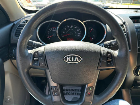 Used 2013 Kia Sorento LX w/ Convenience Pkg image 14