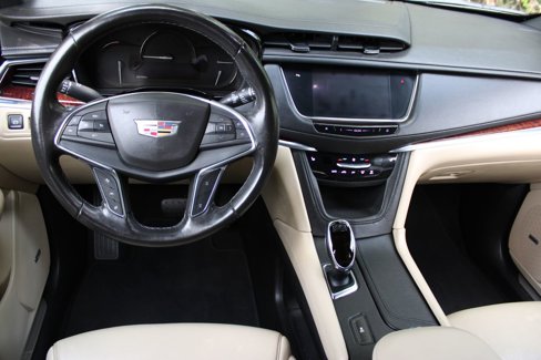 Used 2018 Cadillac XT5 Luxury w/ Driver Awareness Package image 11