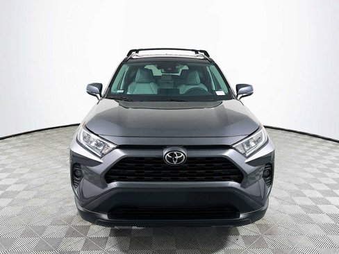 Used 2021 Toyota RAV4 XLE Premium image 2