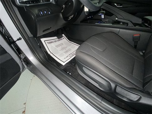 Used 2025 Hyundai Elantra SE image 12