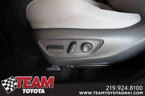 Used 2021 Toyota Venza LE image 12