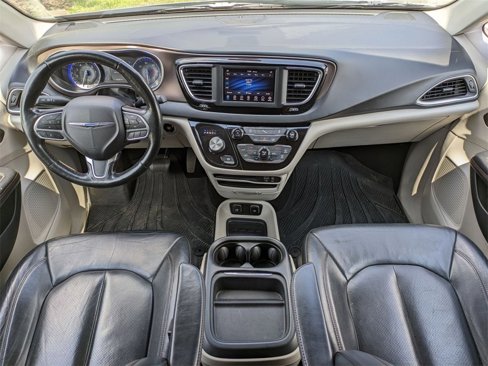 Used 2019 Chrysler Pacifica Touring-L image 27