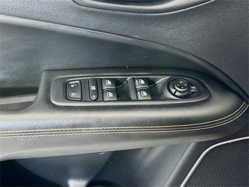 Used 2018 Jeep Compass Limited w/ Navigation Group image 18