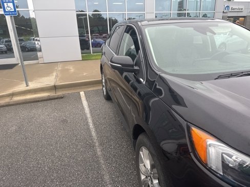 Used 2024 Ford Edge Titanium image 17