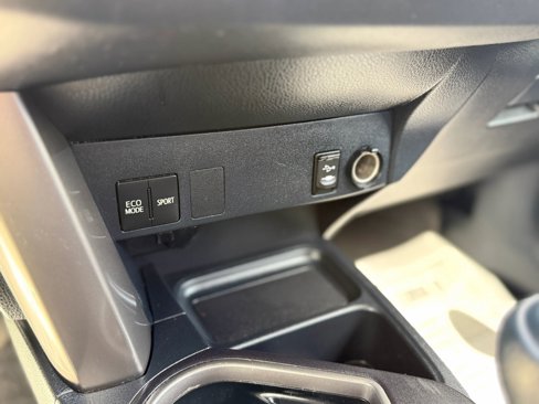 Used 2018 Toyota RAV4 LE image 23