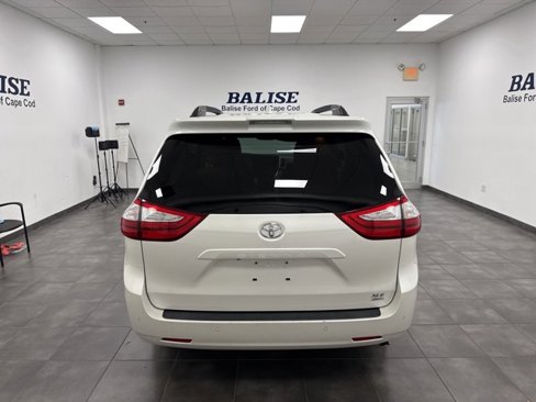 Used 2019 Toyota Sienna XLE Premium image 3