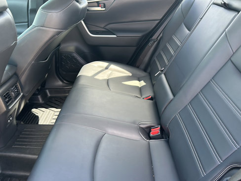 Used 2020 Toyota RAV4 XLE Premium image 18