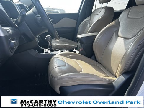 Used 2017 Jeep Cherokee Limited w/ Luxury Group image 12