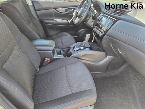 Used 2020 Nissan Rogue SV w/ Premium Package image 10