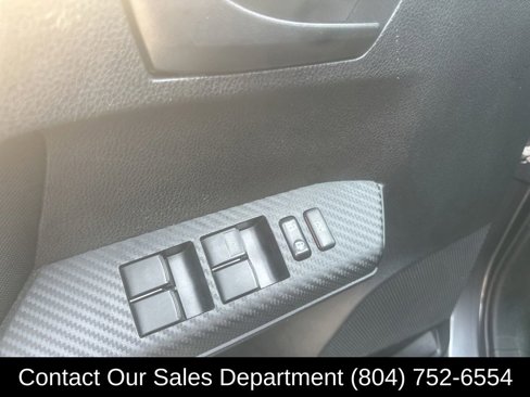 Used 2015 Toyota RAV4 LE image 9