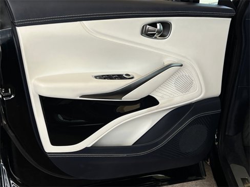 Used 2022 Aston Martin DBX image 22
