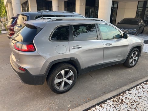Used 2019 Jeep Cherokee Limited w/ Technology Group image 2