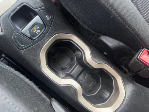 Used 2017 Jeep Renegade Latitude image 14