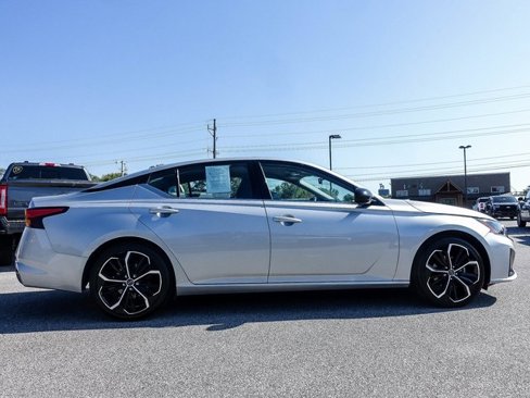 Used 2023 Nissan Altima 2.5 SR image 9
