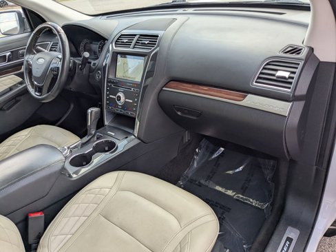 Used 2018 Ford Explorer Platinum image 41