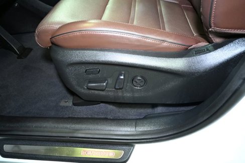 Used 2019 Kia Sorento SX image 25