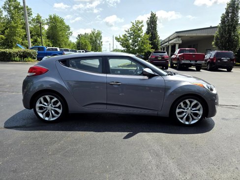 Used 2013 Hyundai Veloster w/ Style Pkg image 8