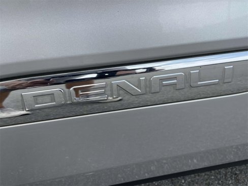 Used 2018 GMC Acadia Denali w/ Technology Package image 9