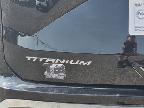 Used 2024 Ford Edge Titanium image 24