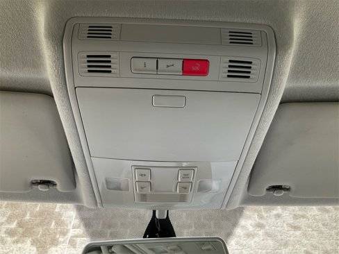 Used 2018 Volkswagen Tiguan SE image 29