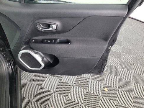 Used 2020 Jeep Renegade Latitude w/ Cold Weather Group image 13