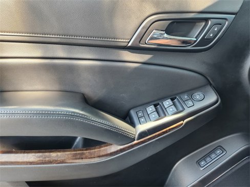 Used 2020 Chevrolet Suburban LT image 23