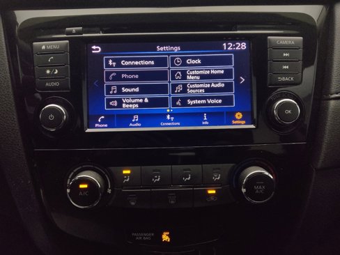 Used 2018 Nissan Rogue S image 25