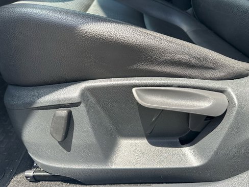 Used 2017 Volkswagen Tiguan S image 11