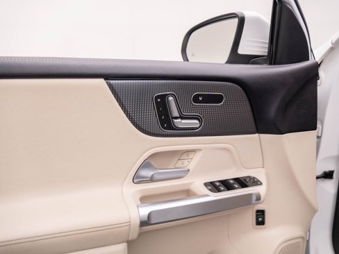 Certified 2020 Mercedes-Benz GLB 250 4MATIC image 13