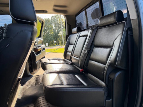 Used 2018 Chevrolet Silverado 2500 High Country w/ Duramax Plus Package image 17