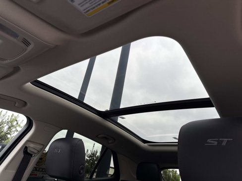 Used 2023 Buick Envision Essence w/ Sport Touring Package image 17