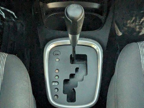 Used 2015 Toyota Yaris L image 12