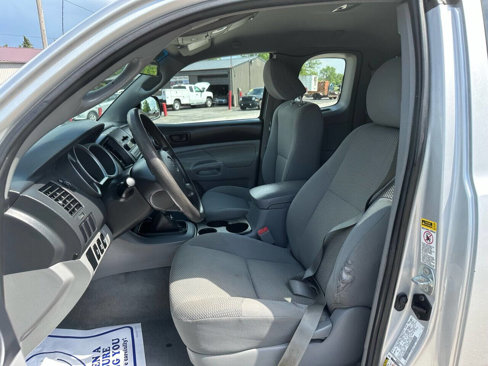 Used 2011 Toyota Tacoma 4x4 Access Cab image 8