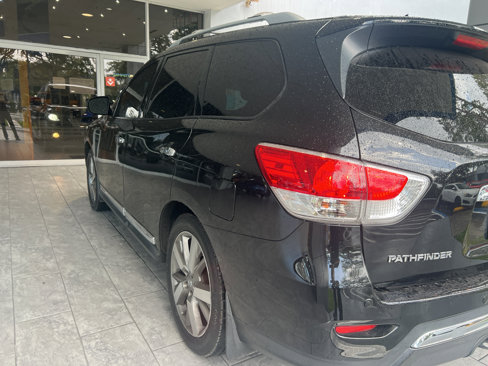 Used 2015 Nissan Pathfinder Platinum w/ Family Entertainment Package image 3