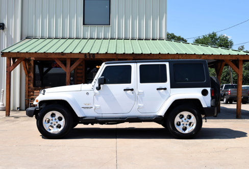 Used 2015 Jeep Wrangler Unlimited Sahara w/ Connectivity Group image 2