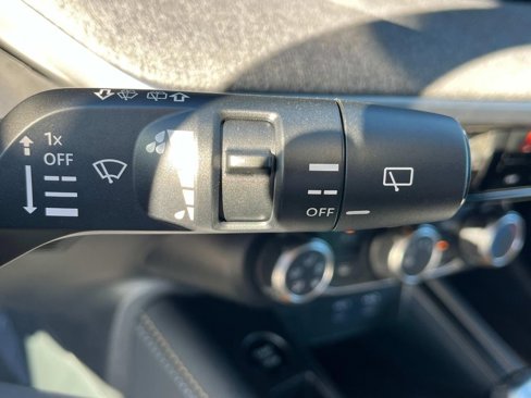 Used 2025 Nissan Kicks SV image 20