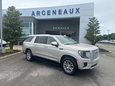 Used 2023 GMC Yukon XL Denali w/ LPO, Floor Liner Package image 1