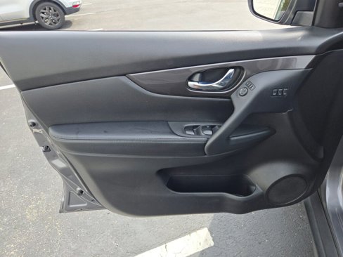Used 2019 Nissan Rogue SV w/ Sun & Sound Touring Package image 15