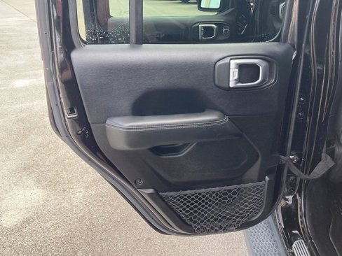 Used 2019 Jeep Wrangler Unlimited Sahara image 12